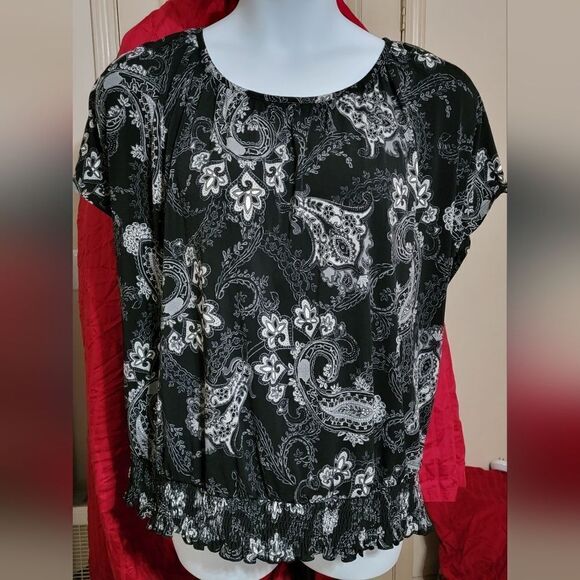 #159 Apt 9 Black with white floral Top Size:1x - Picture 1 of 8